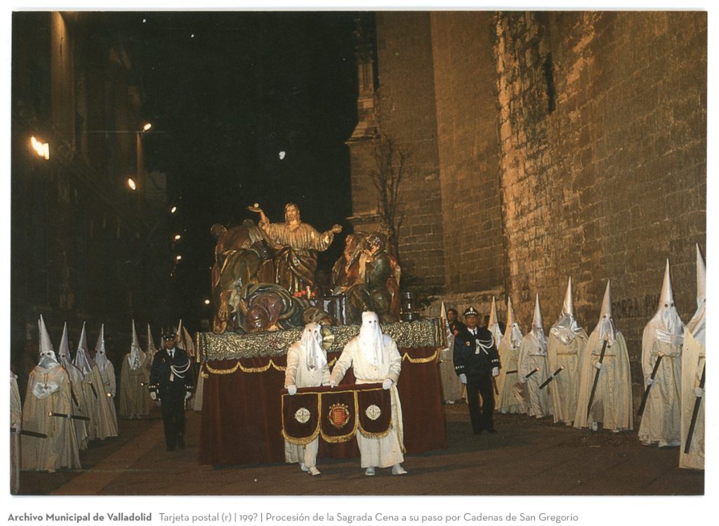 Tarjeta postal. 199? Procesión de la Sagrada Cena a su paso por Cadenas de San Gregorio (r)