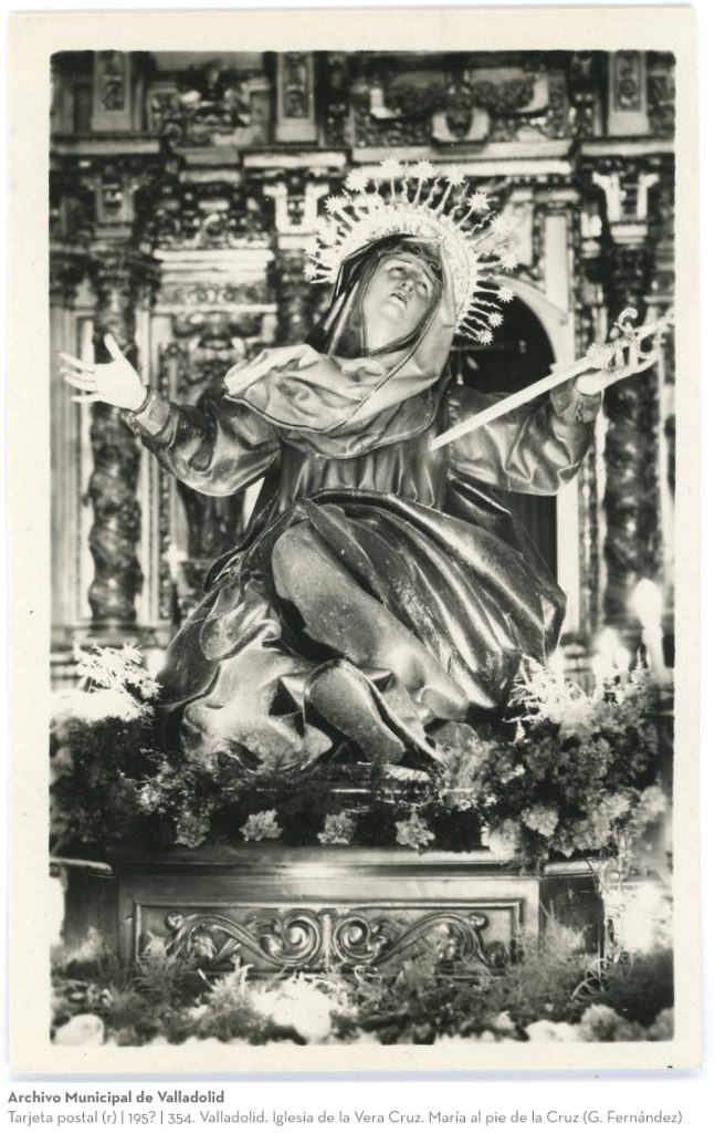 Tarjeta postal. 195? 354. Valladolid. Iglesia de la Vera Cruz. María al pie de la Cruz (G. Fernández)(r)