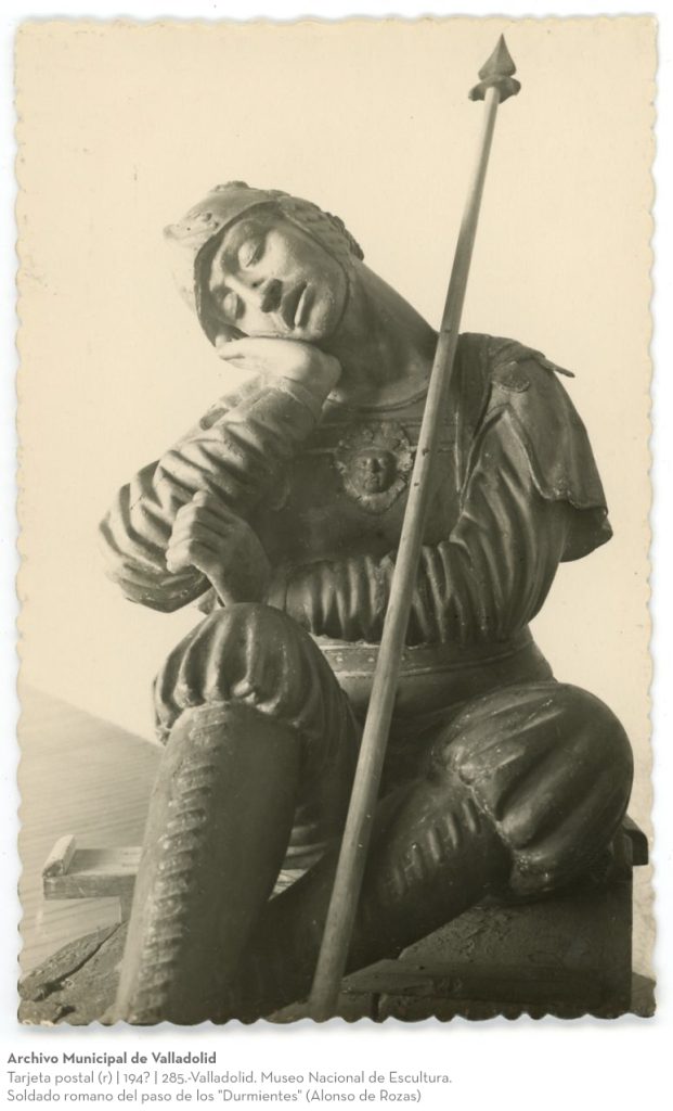 Tarjeta postal. 194? 285. Valladolid. Museo Nacional de Escultura. Soldado romano del paso de los "Durmientes" (Alonso de Rozas)(r)