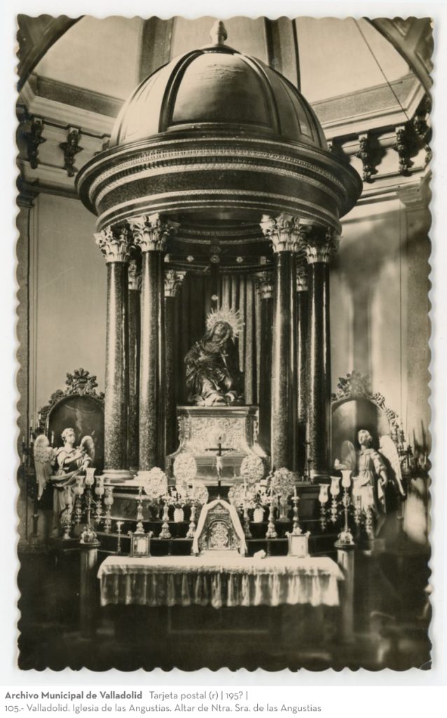 Tarjeta postal. 195? 105. Valladolid. Iglesia de las Angustias. Altar de Ntra. Sra. de las Angustias (r)