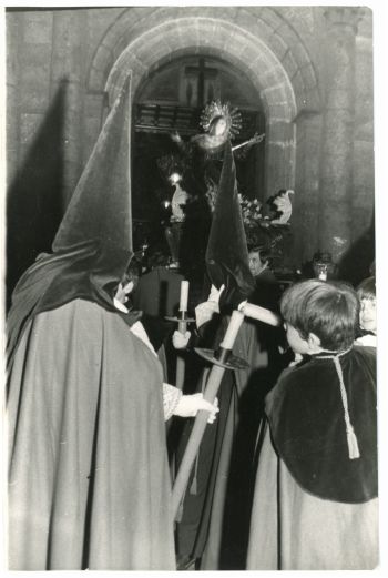 Fotografía. 197? Virgen de la Vera Cruz en en una procesión