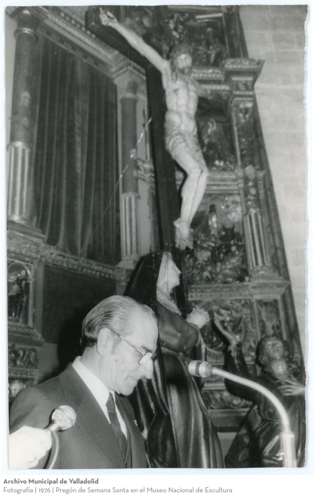 Fotografía. 1976. Pregón de Semana Santa en el Museo Nacional de Escultura