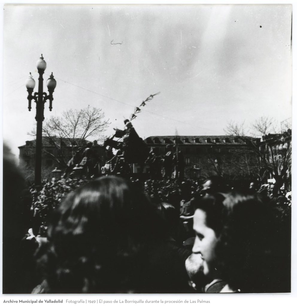 Fotografía. 1949. El paso de La Borriquilla durante la procesión de Las Palmas