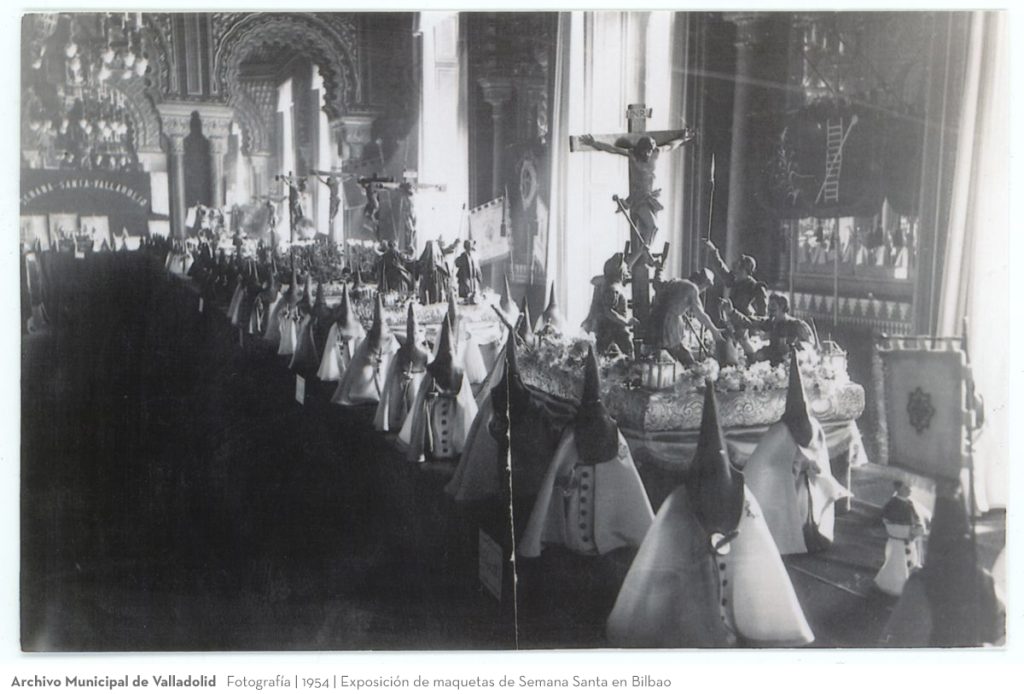 Fotografía. 1954. Exposición de maquetas de Semana Santa en Bilbao